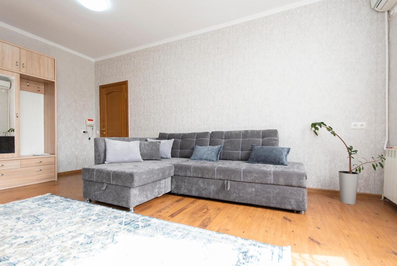 Comfortable Apartment In The Golden Square. 阿拉木图 外观 照片