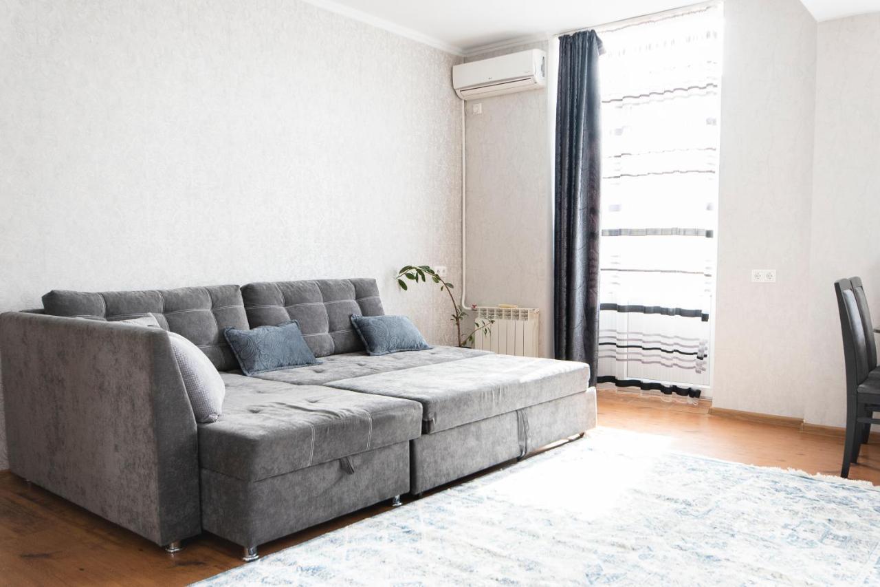 Comfortable Apartment In The Golden Square. 阿拉木图 外观 照片