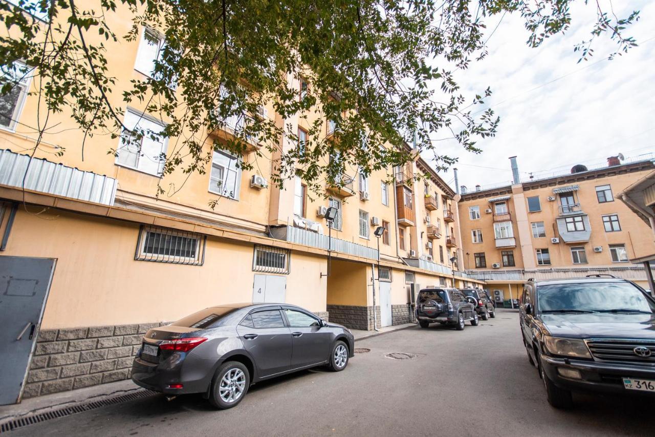 Comfortable Apartment In The Golden Square. 阿拉木图 外观 照片